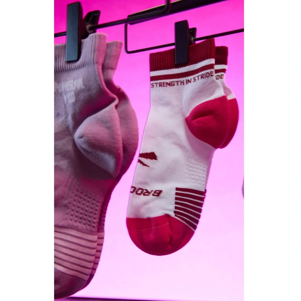 NWT Brooks Women’s Empower Her Ghost Lite Quarter Socks - 2 Pack. Size Medium.